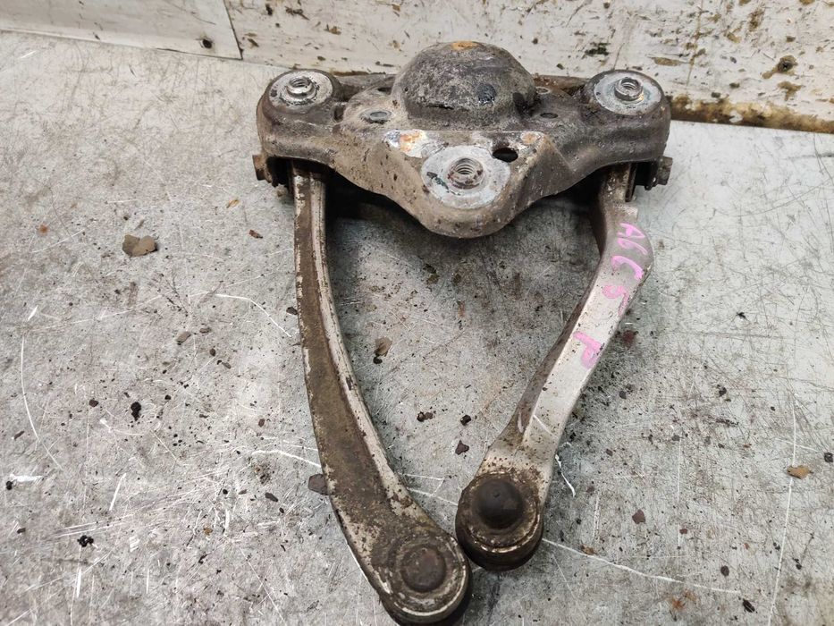 Audi A6 C5 Mocowanie Łapa Uchwyt Amortyzatora