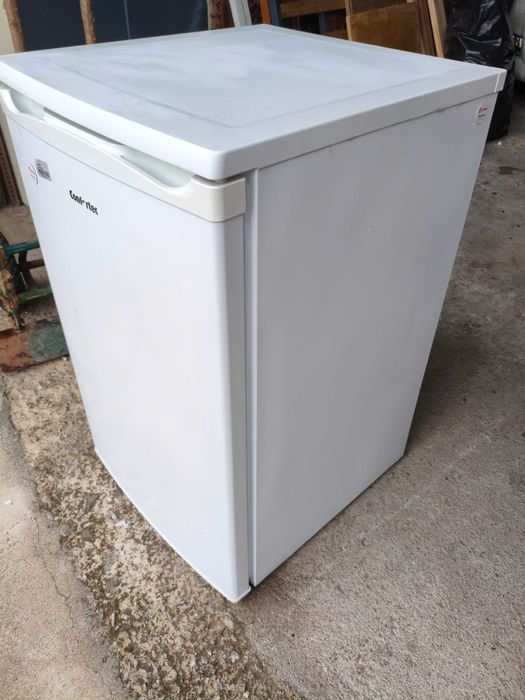 Mini frigorífico a funcionar bem