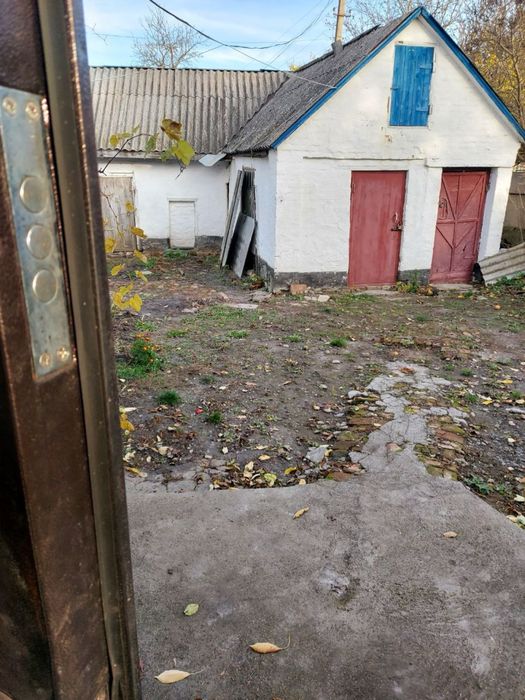 Будинок в селі з власним виходом до річки