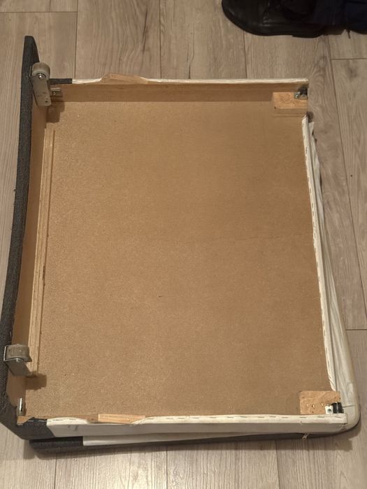 Fotel rozkładany z pojemnikiem na pościel