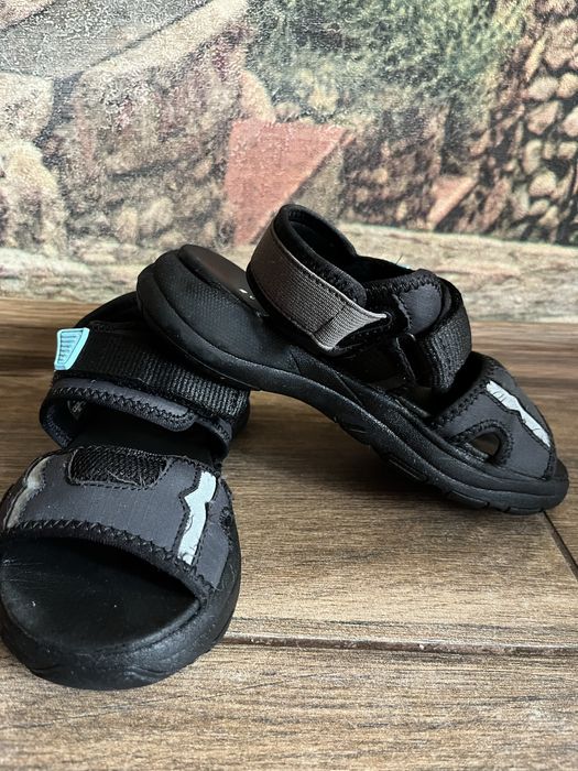 Продам   Дитячі босоніжки  ZARA