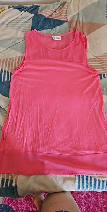 Blusa rosa tipo cetim