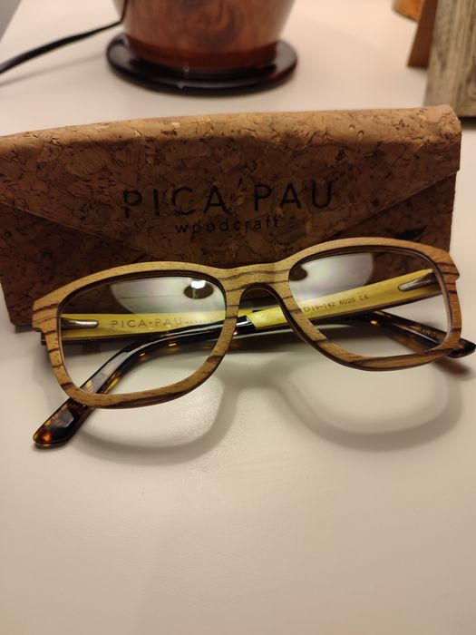 vendo óculos de madeira