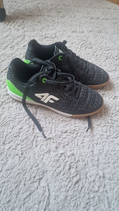 Buty piłkarskie, halówki 4F