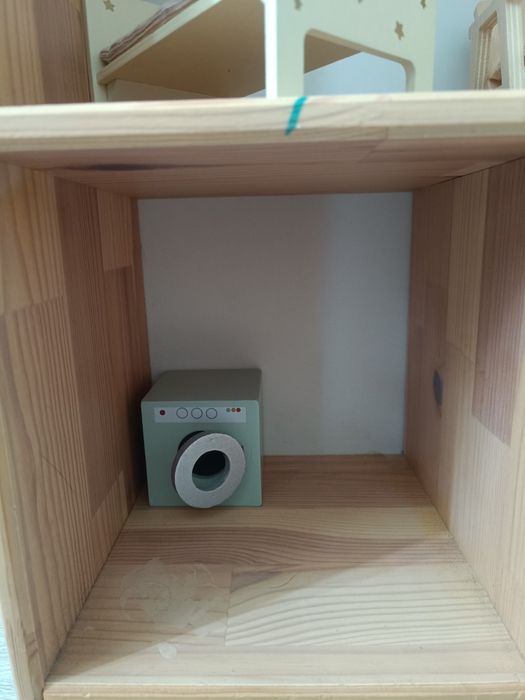 Domek Ikea flisat z drewnianymi mebelkami Zara  - używany