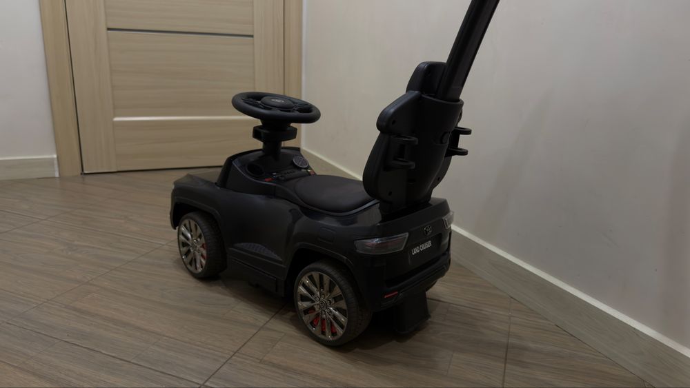 Електромобіль Toyota, толокар з батьківською ручкою