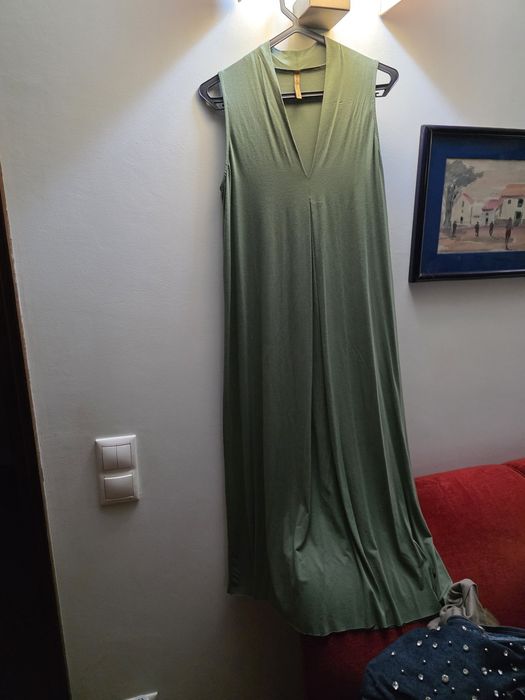 Vestido em malha leve,verde seco.