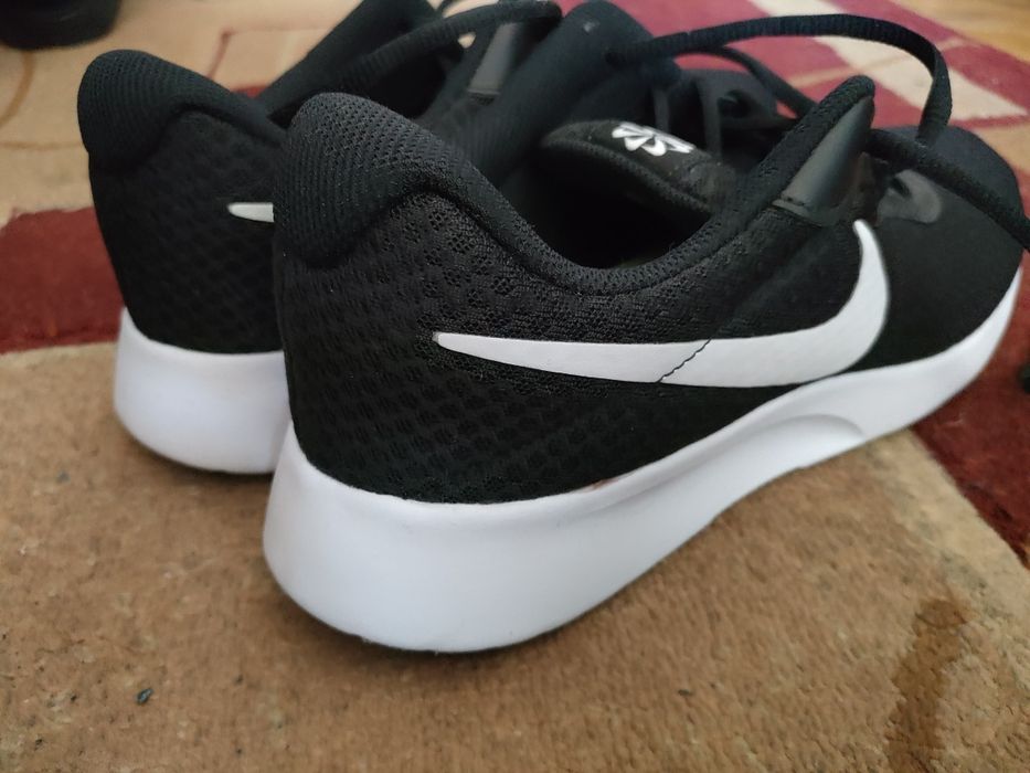 Nike.                  .