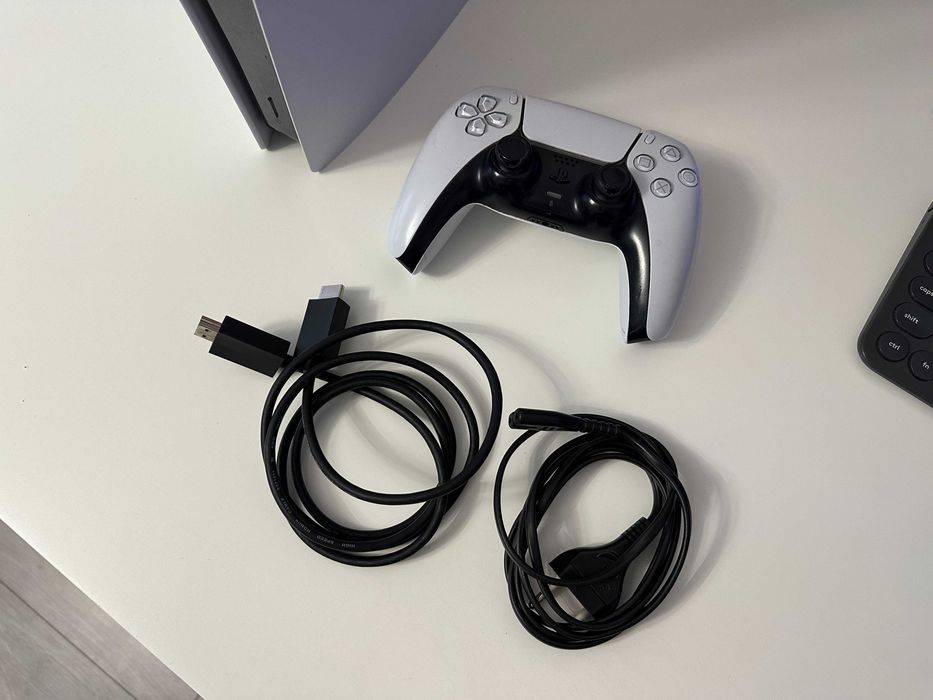 PlayStation 5 + Kontroler Dualsense + Stacja Ładująca Komplet