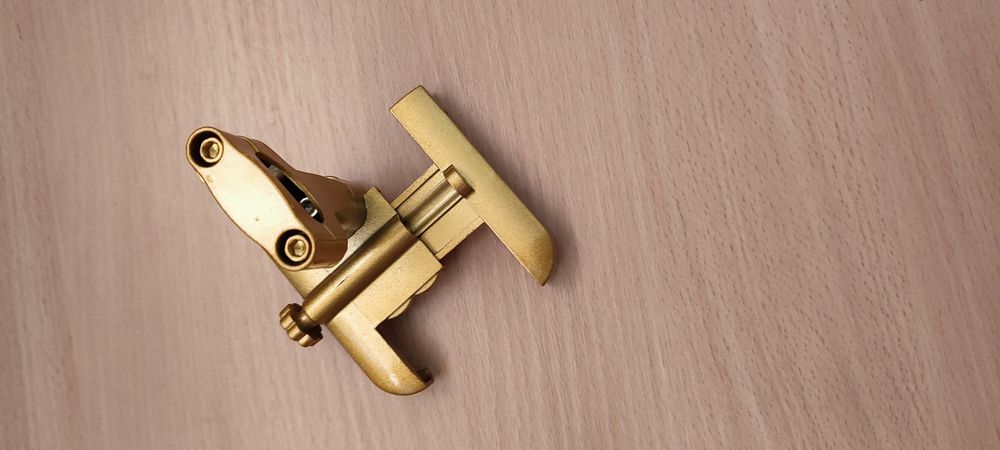 Крепление для телефона на руль .