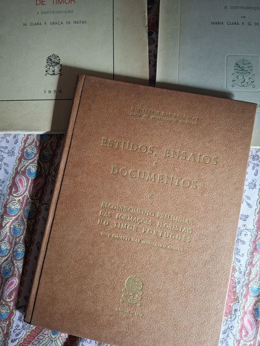 Três livros sobre florestas e madeiras em Timor