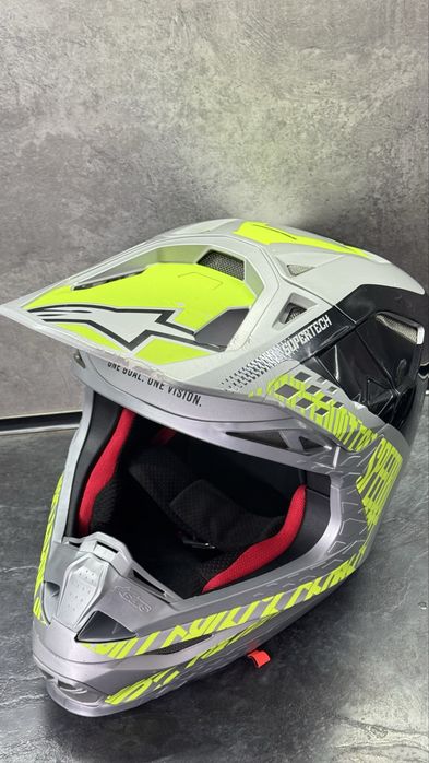 Мотошолом Alpinestars Supertech M8 — Топовий захист та технології