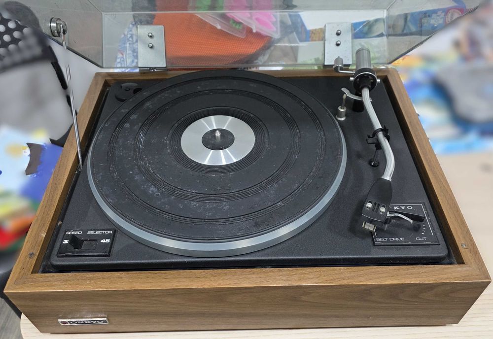 Gira discos Onkyo Dynamic Four 800