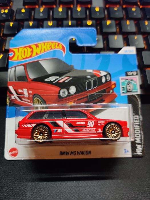 Autko Hot Wheels BMW M3 Wagon czerwone