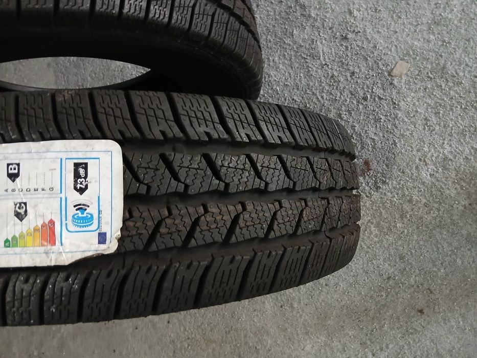 Pneus Novos 215/75R16 C Continental