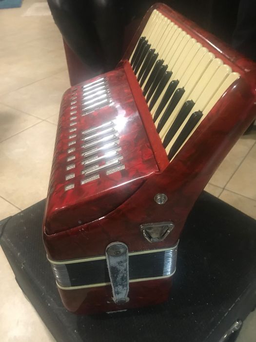 Vendo acordeão a 3 voz muito bonito e afinado por um profissional