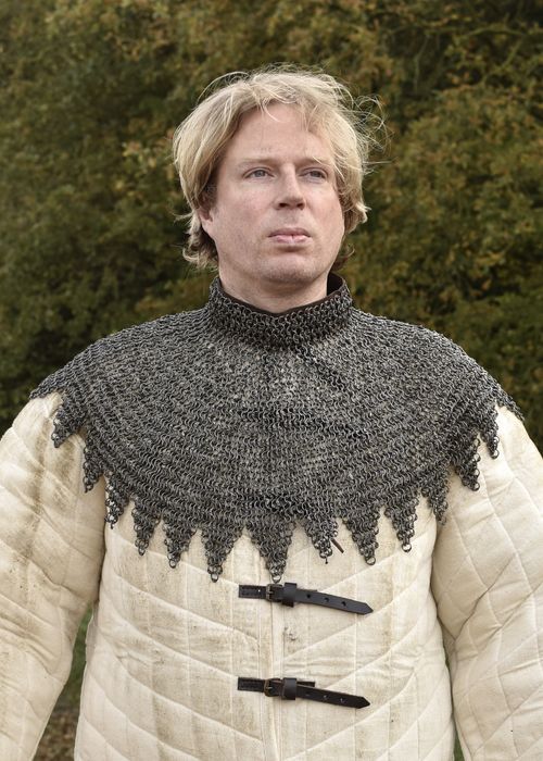 Płaszcz Biskupi Ze Skórzanymi Paskami I Klamrami - Bm