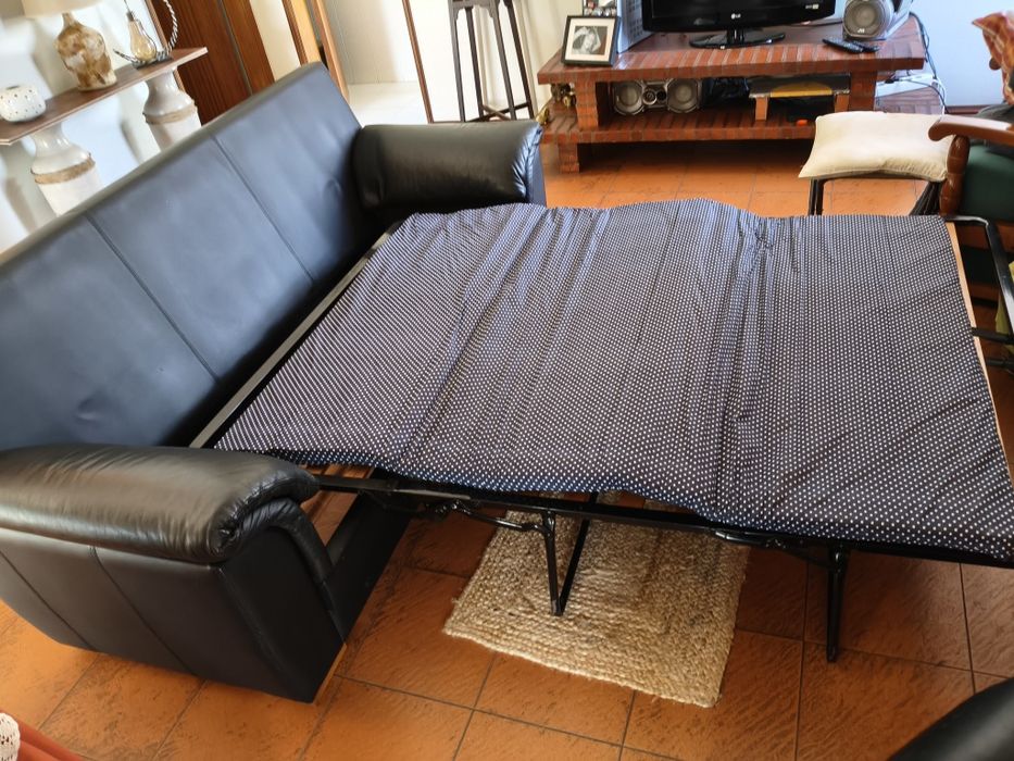 Sofa em pele em bom estado