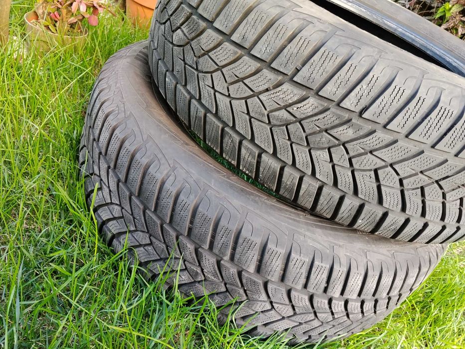 Pneus 215/65-R16 Goodyear . (55€/par)