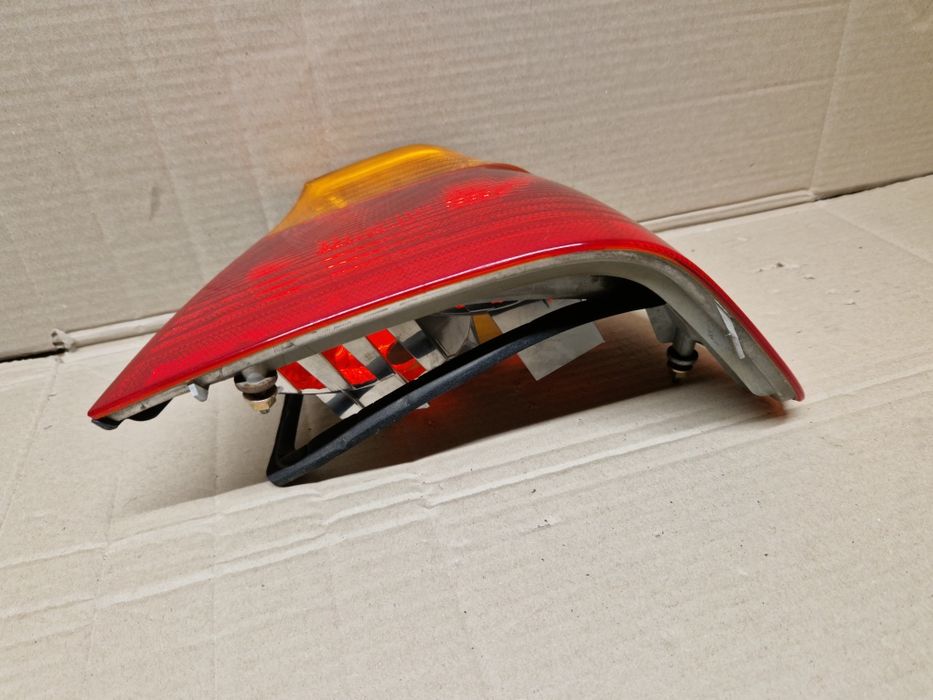 Lampa prawa tylna prawy tył BMW E46 przedlift sedan
