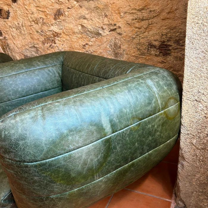 poltrona vintage monumental robusta em pele com design italiano