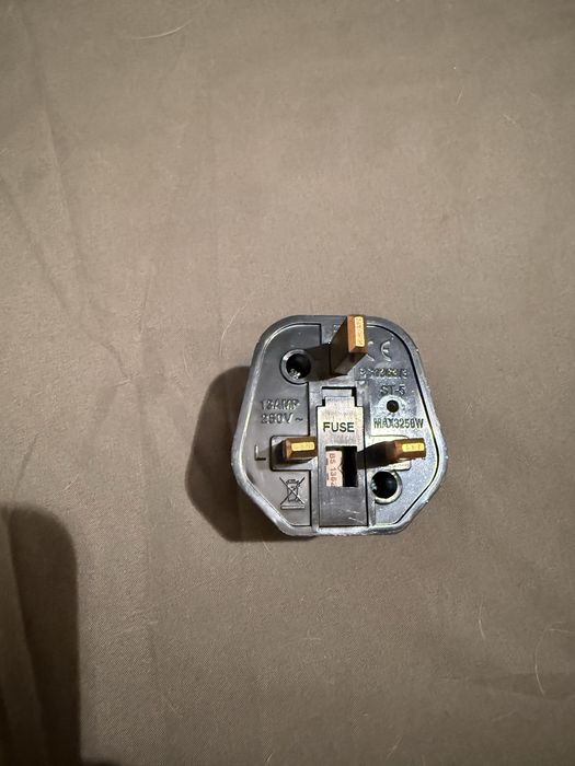 przejściówka PL → UK | Adapter polska wtyczka na angielskie gniazdko