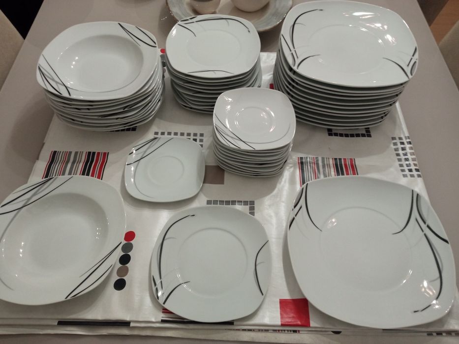 Conjunto de pratos quase novos