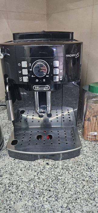 Maquina café automática Delonghi Magnifica S