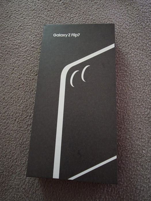 Vendo Galaxy Z Flip 7
Usado como novo.
Vai com caixa e garantia.
512 G