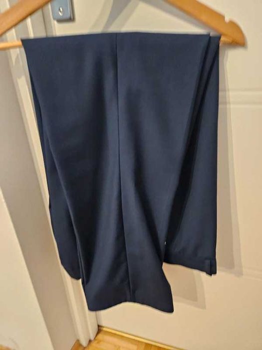 Granatowy garnitur męski Ferrano