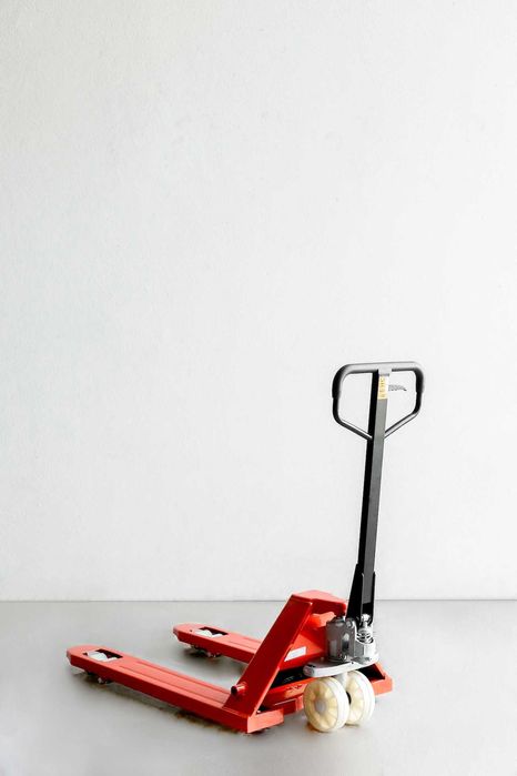 Porta-paletes novo  FRUTEIRO com garfos de 1000 x 685 mm  (iva incl.)