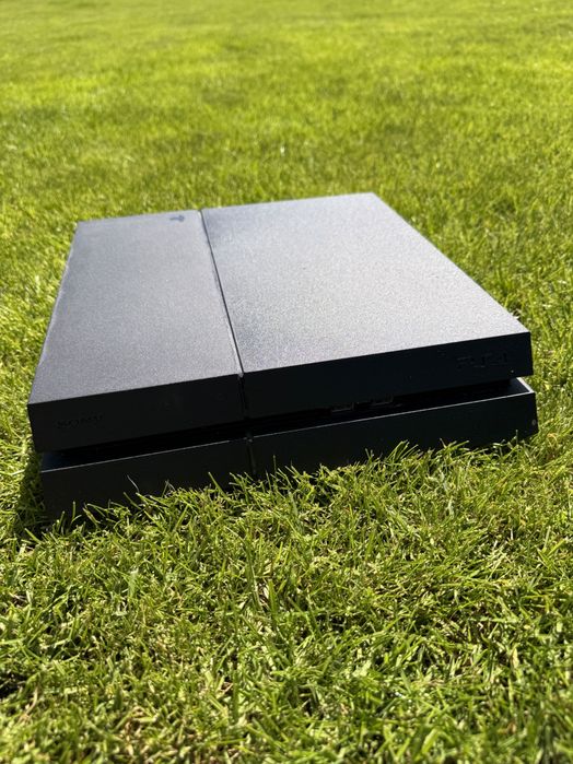 Konsola PlayStation 4
