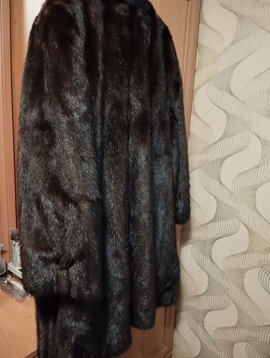 Норкова шуба жіноча