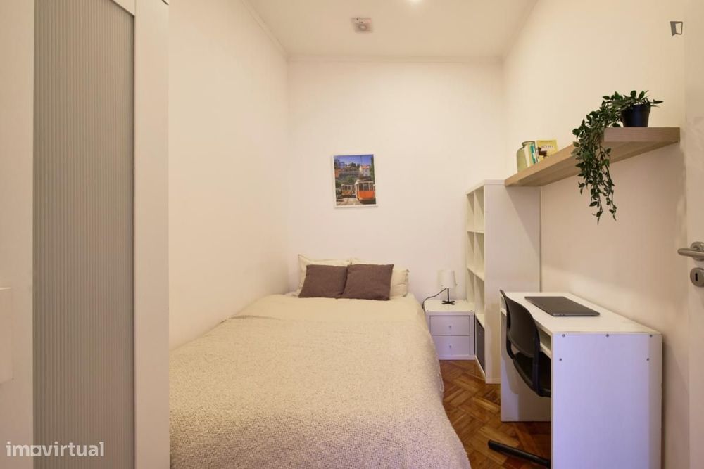 Quarto - localizado em Alameda Lisbon