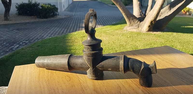 Torneira centenária grande