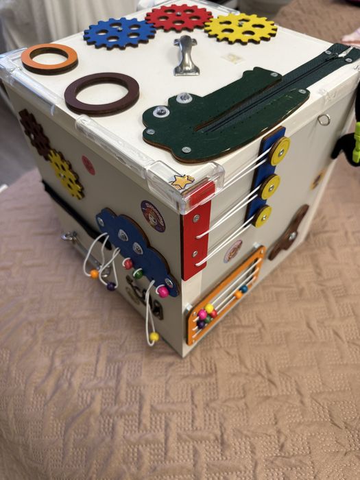 Бізі куб для діток