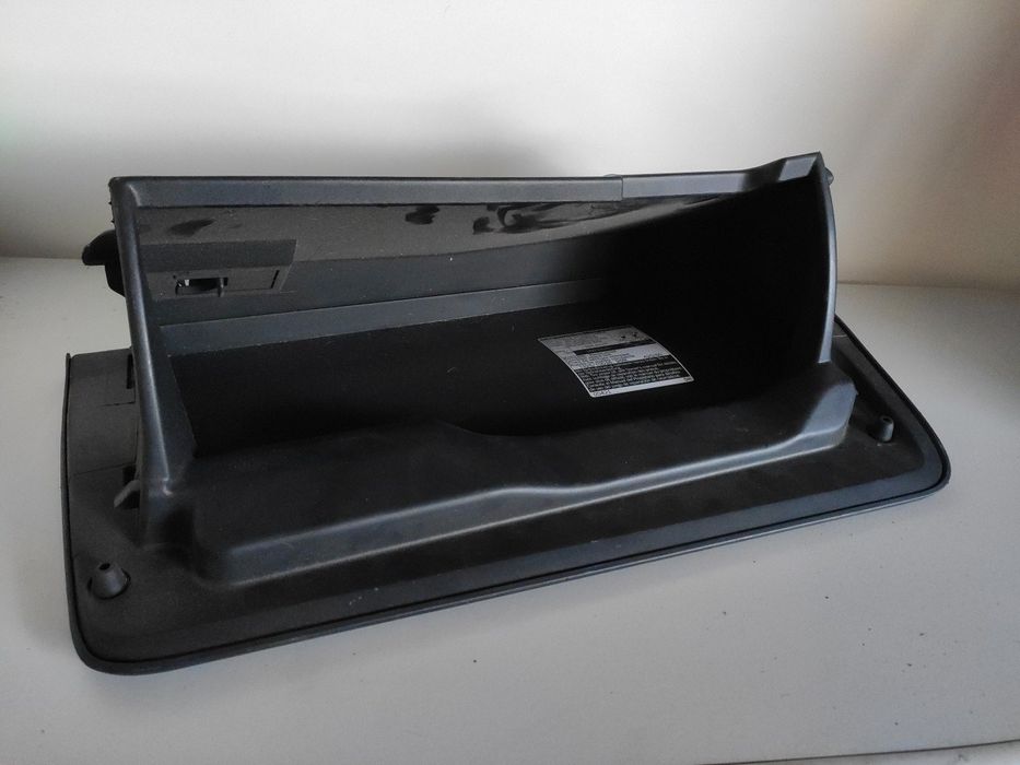 Porta luvas TOYOTA Yaris (_P13_)