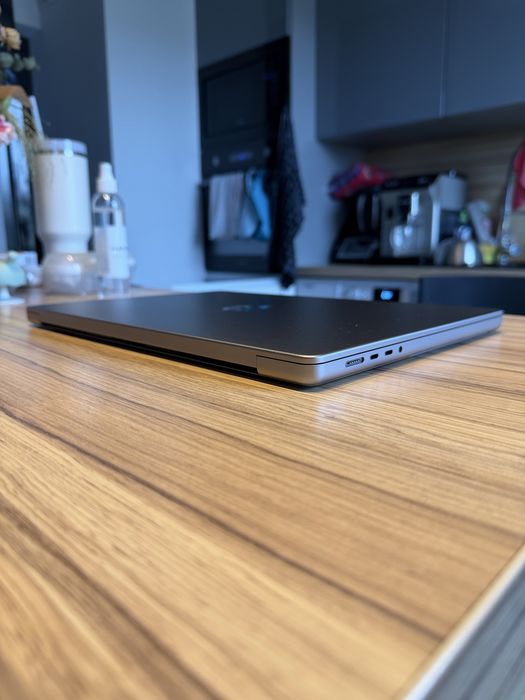 Apple MacBook pro M1 pro 92% bateria