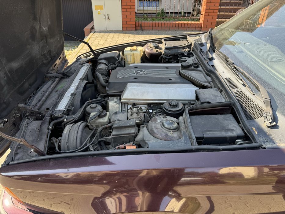 == BMW E32 740i na części == posiadam wszystko do E32 & E34