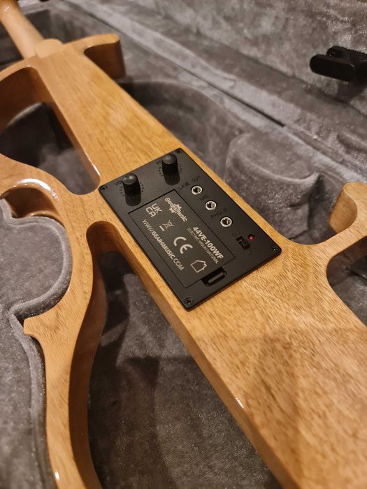 Skrzypce elektryczne Gear4Music  peĺen zestaw