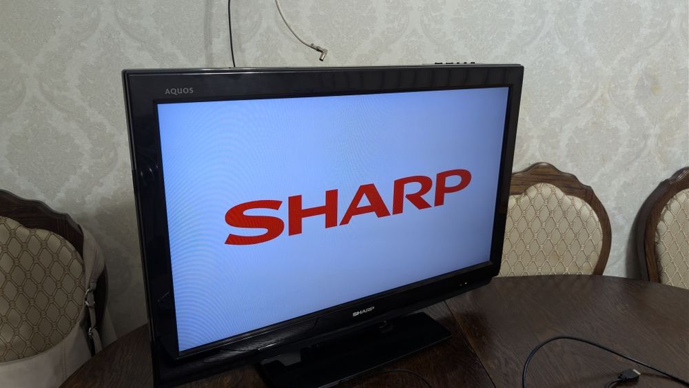 Телевізор Sharp LC-32DH510E + подарунок TV BOX X96