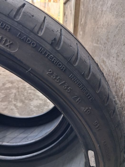 Pneus 235 35R19 usados
