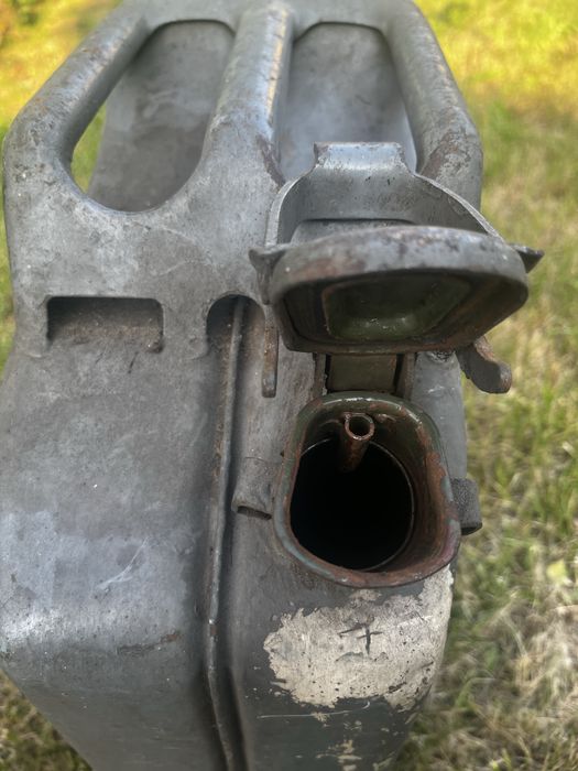 Stary ale dobry kanister 20l