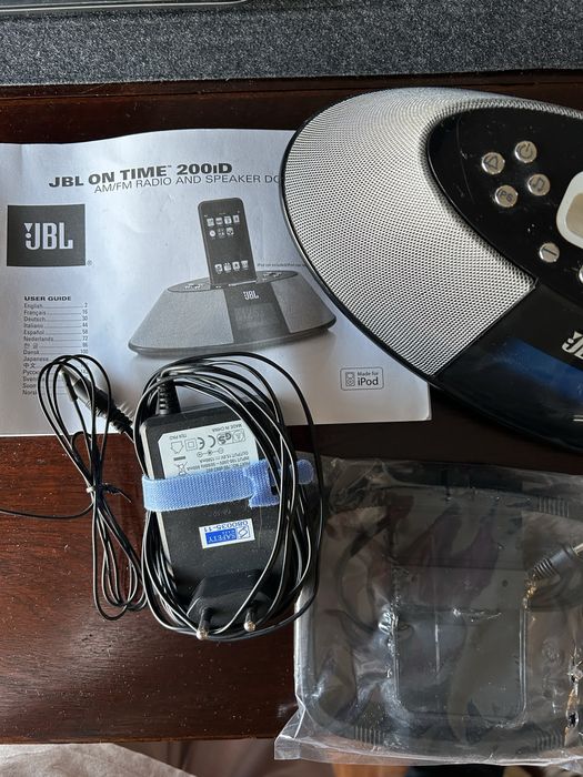 Rádio JBL em muito bom estado