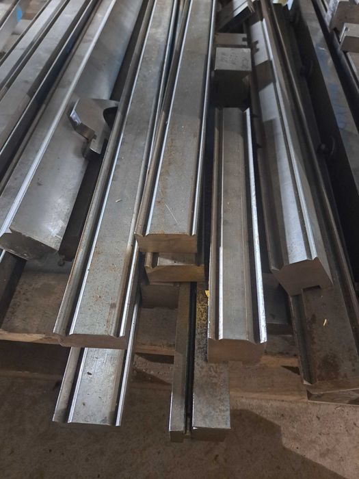 Amada  Stemple  i matryce do pras krawędziowych