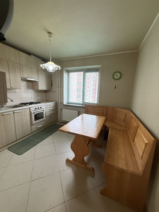 Продаж 2 кім квартири на Незалежності 58.