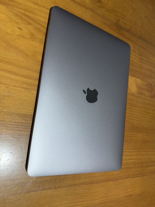 MacBook Pro 2017457410063872174082
