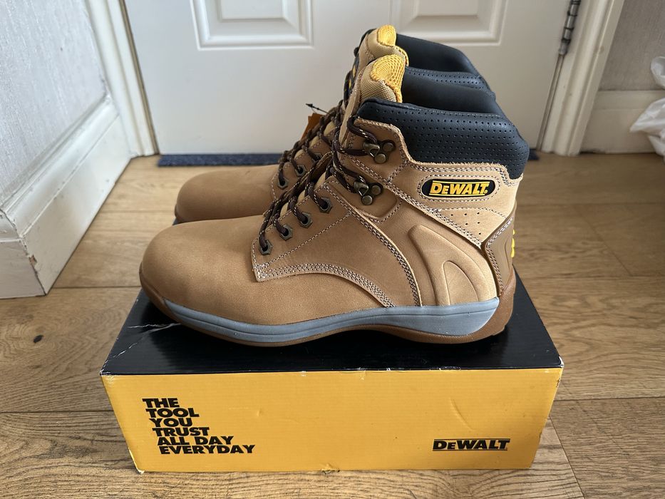 Черевики Dewalt.