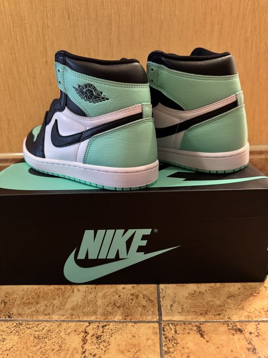 Кросівки AIR JORDAN 1 RETRO HIGH OG White/ Black-Green Glow DZ5485 130