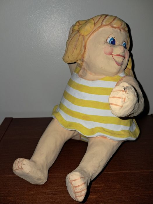 Boneca de papelão  antiga